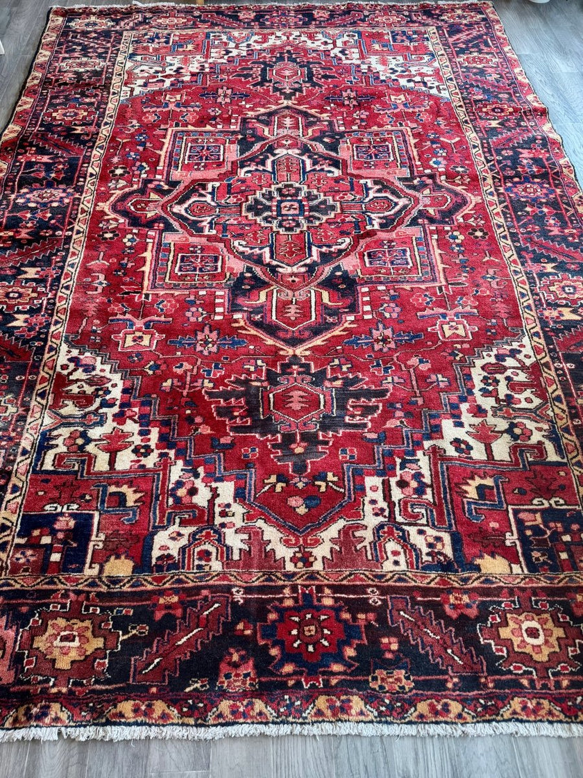 Persian Heriz Rug | 7' 7
