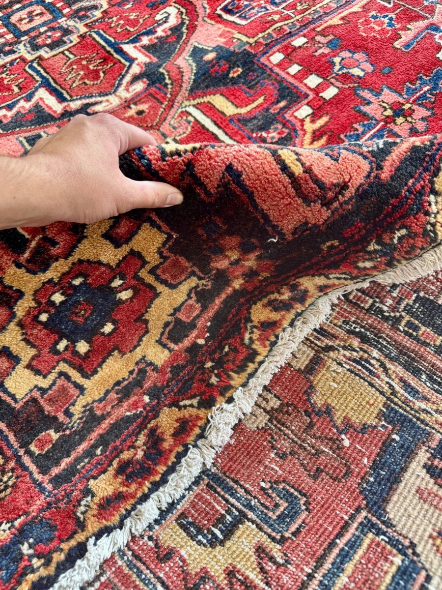 Persian Heriz Rug | 7' 7
