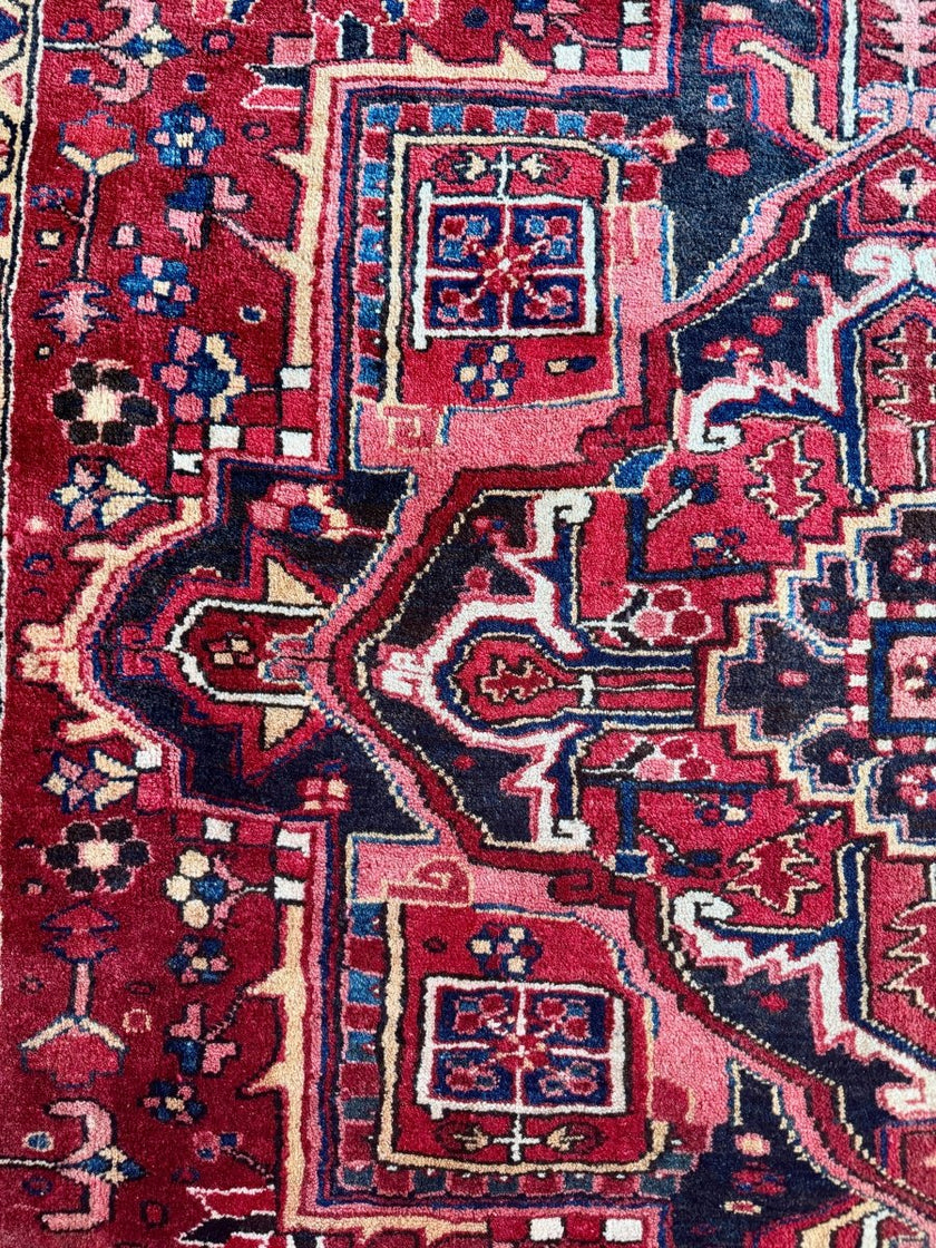 Persian Heriz Rug | 7' 7