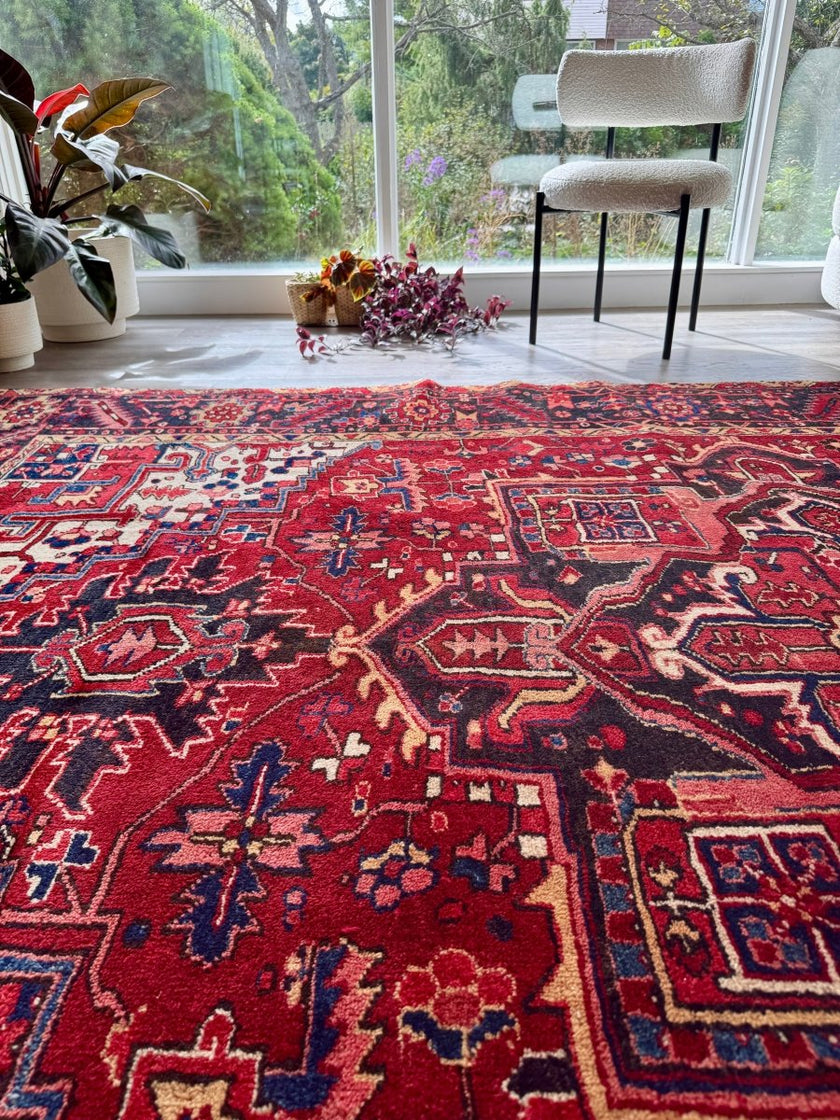 Persian Heriz Rug | 7' 7