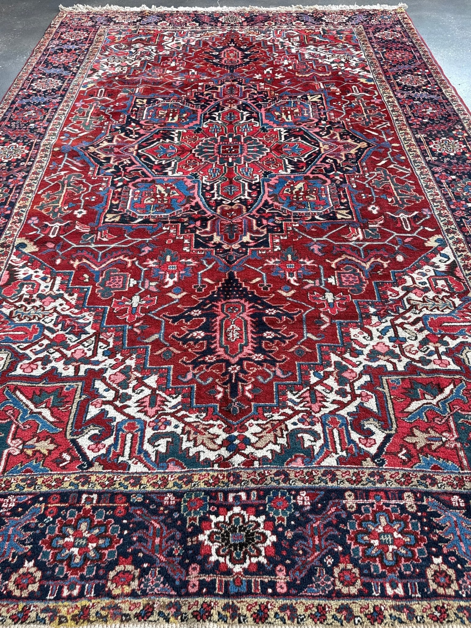 Persian Heriz Rug | 8' 3
