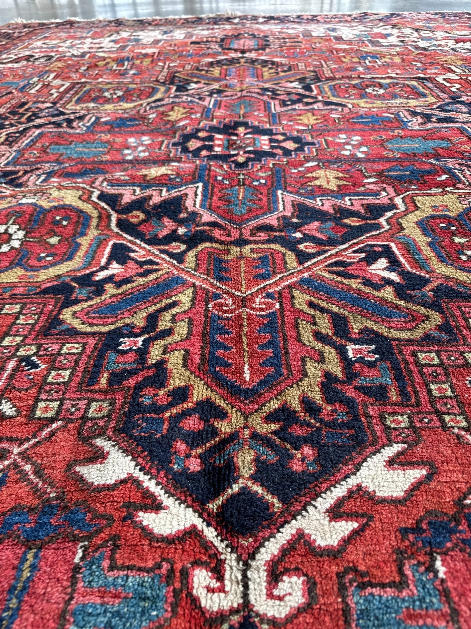 Persian Heriz Rug | 8' 3