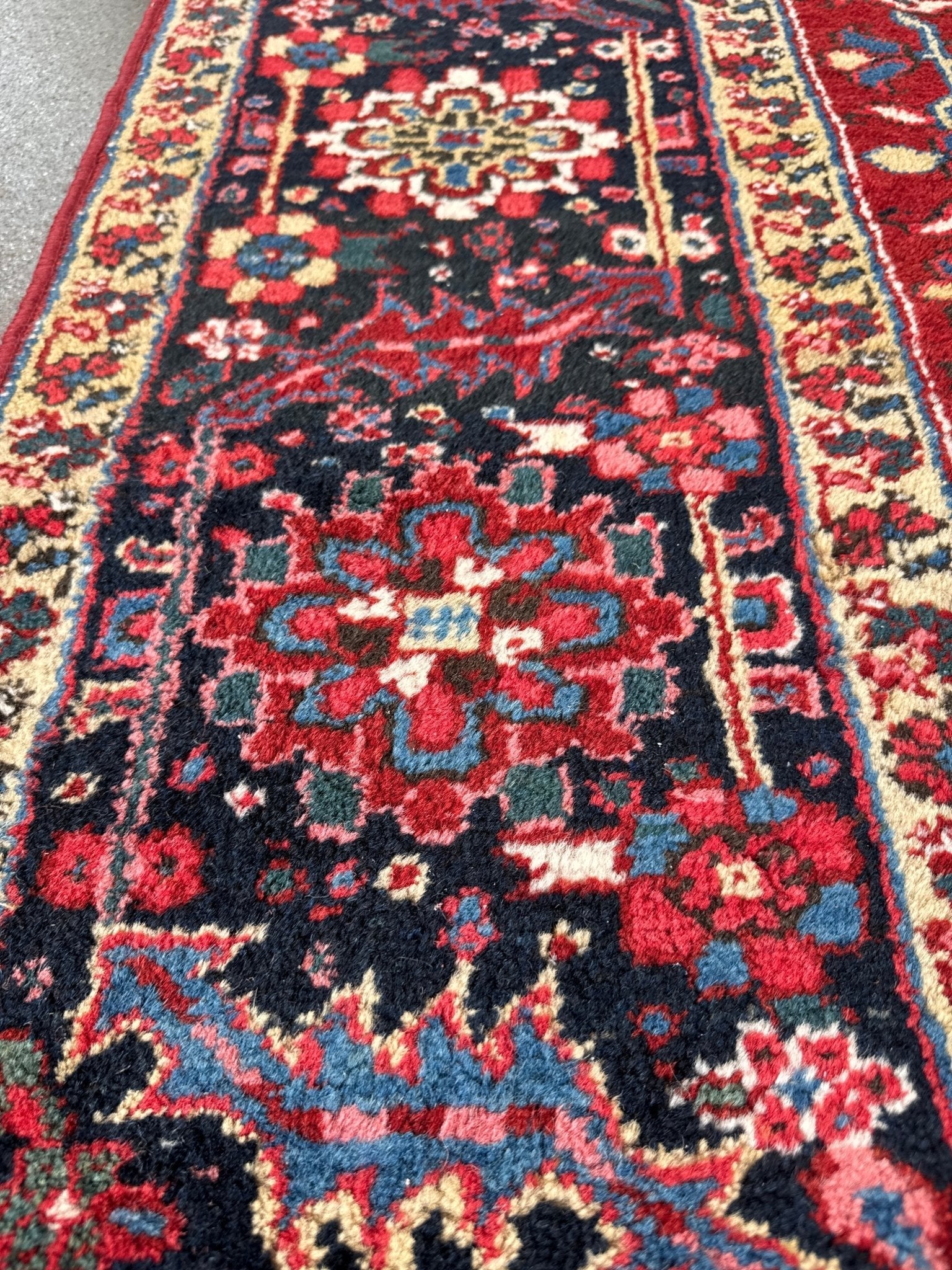 Persian Heriz Rug | 8' 3