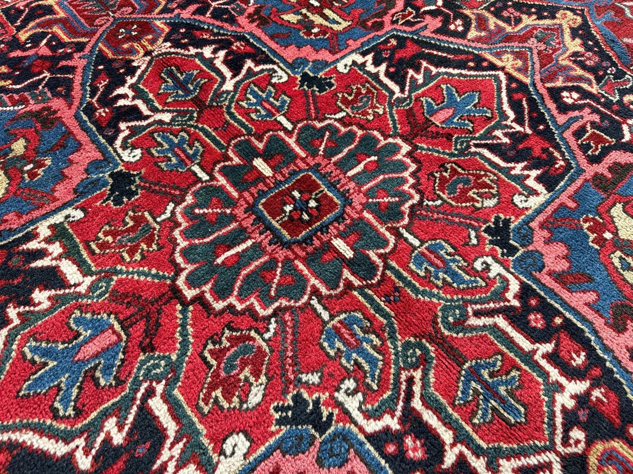 Persian Heriz Rug | 8' 3