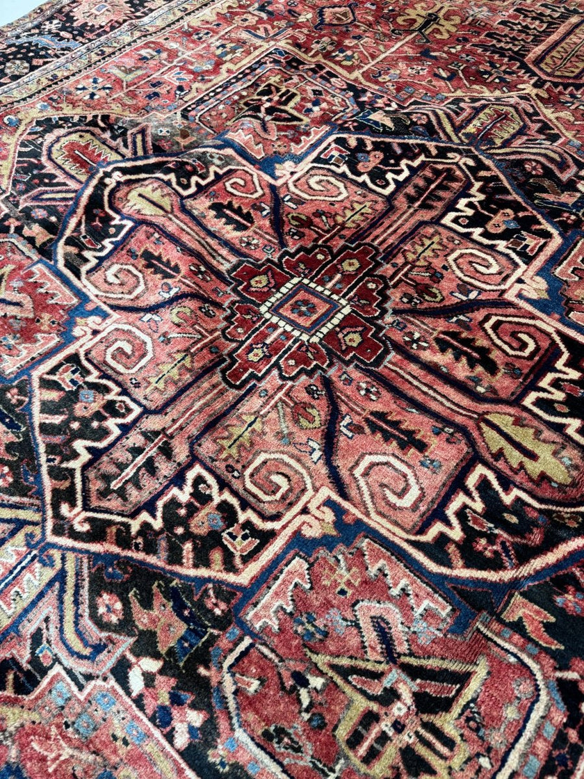 Persian Heriz Rug | 9' 10