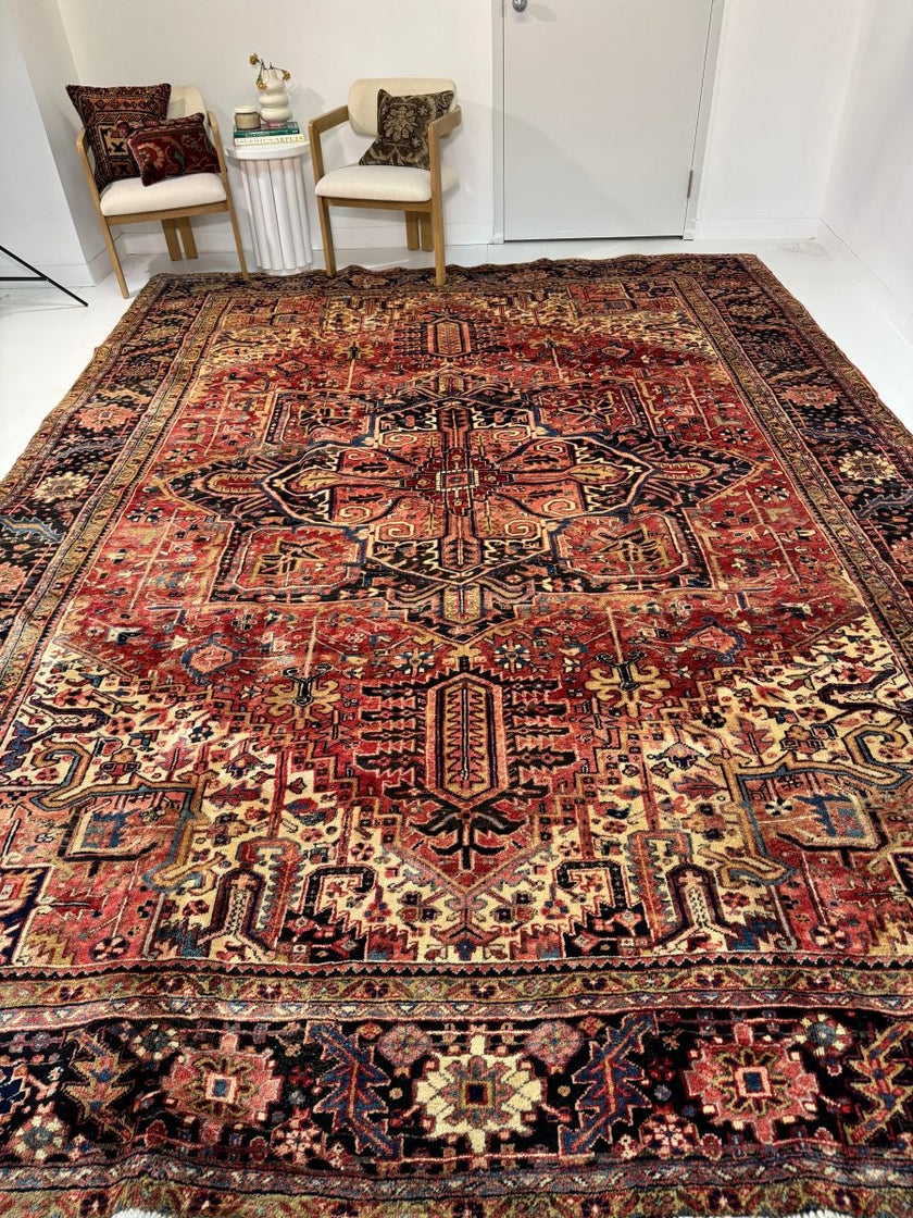 Persian Heriz Rug | 9' 10