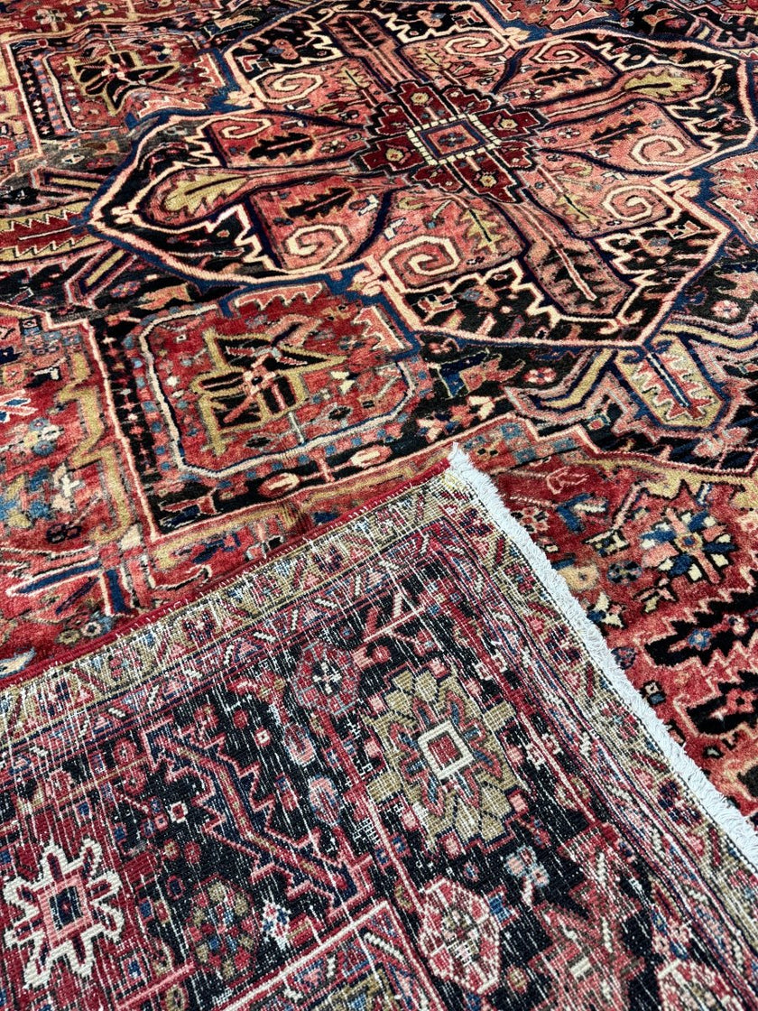 Persian Heriz Rug | 9' 10