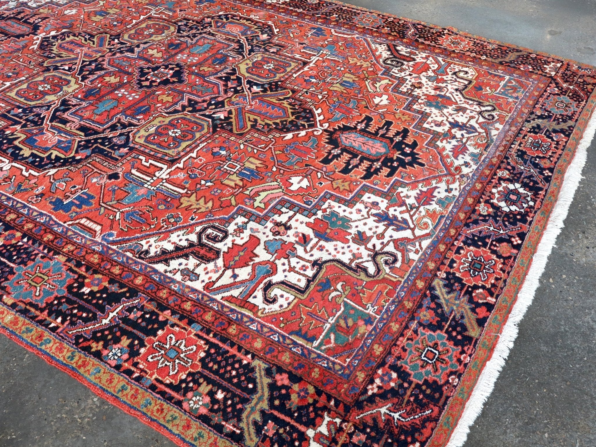 Persian Heriz Rug | 9' 5