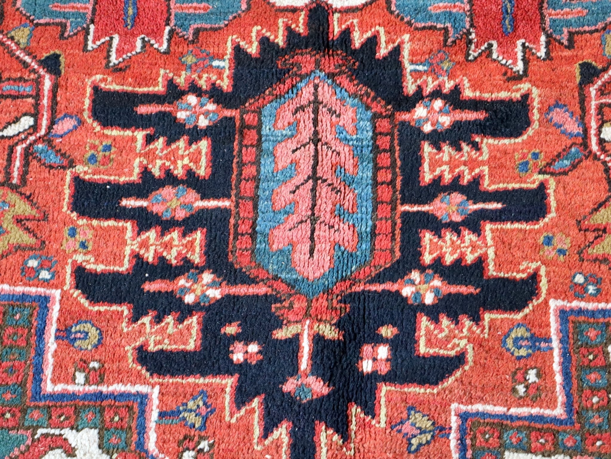Persian Heriz Rug | 9' 5