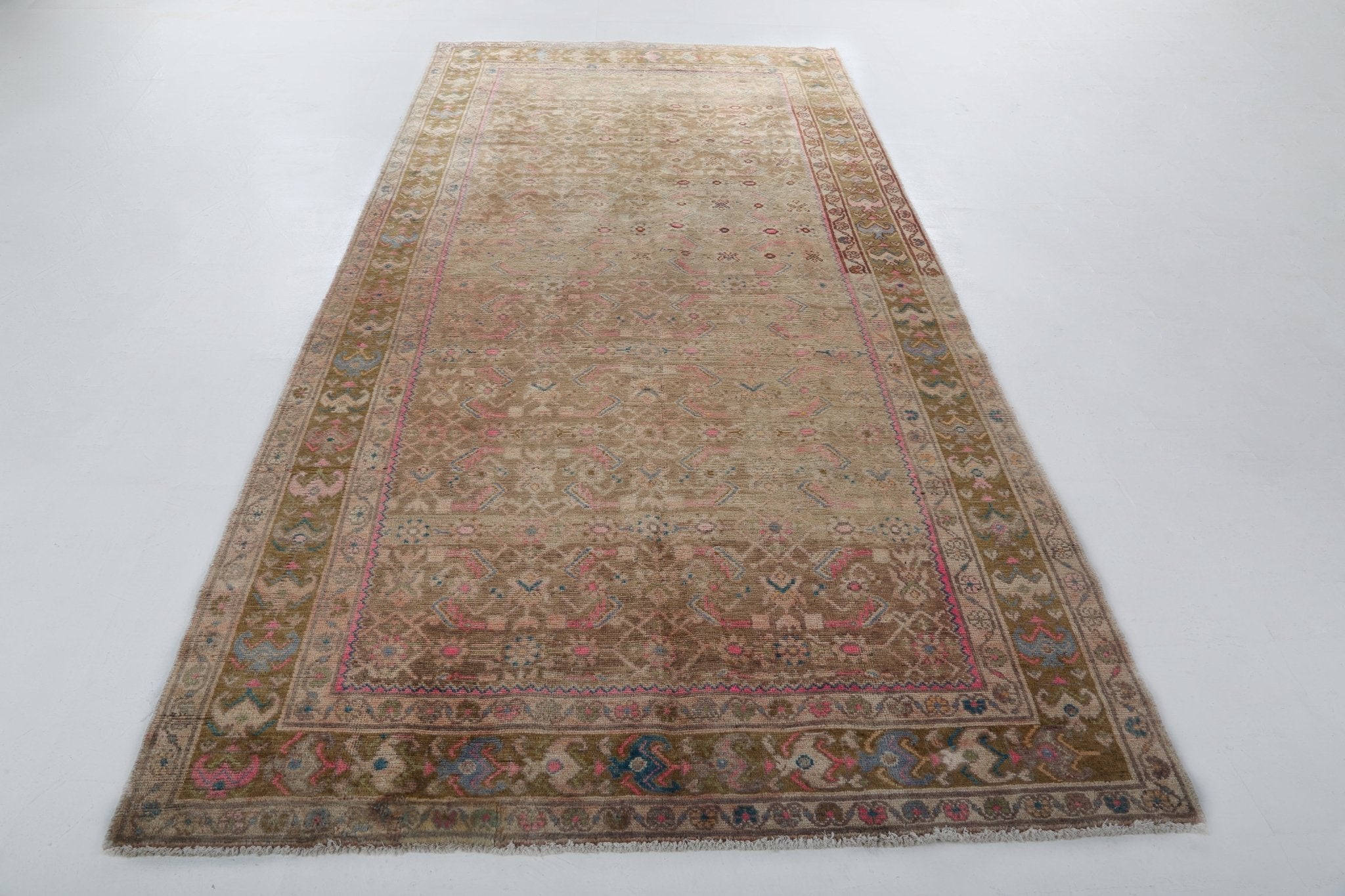 Persian Hosseinabad Rug | 5' 3