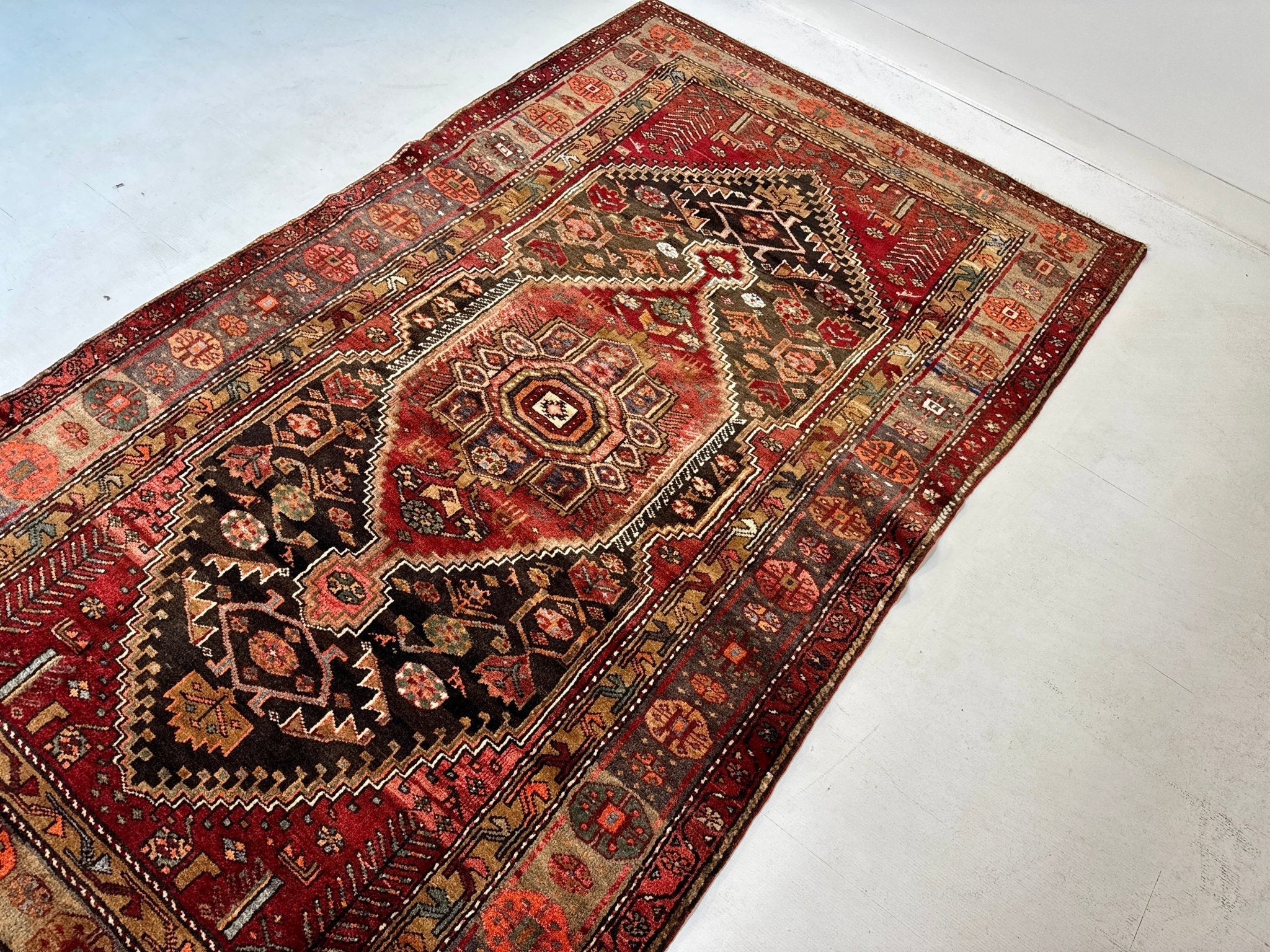Persian Zanjan Rug | 4' 6” x 7' 9