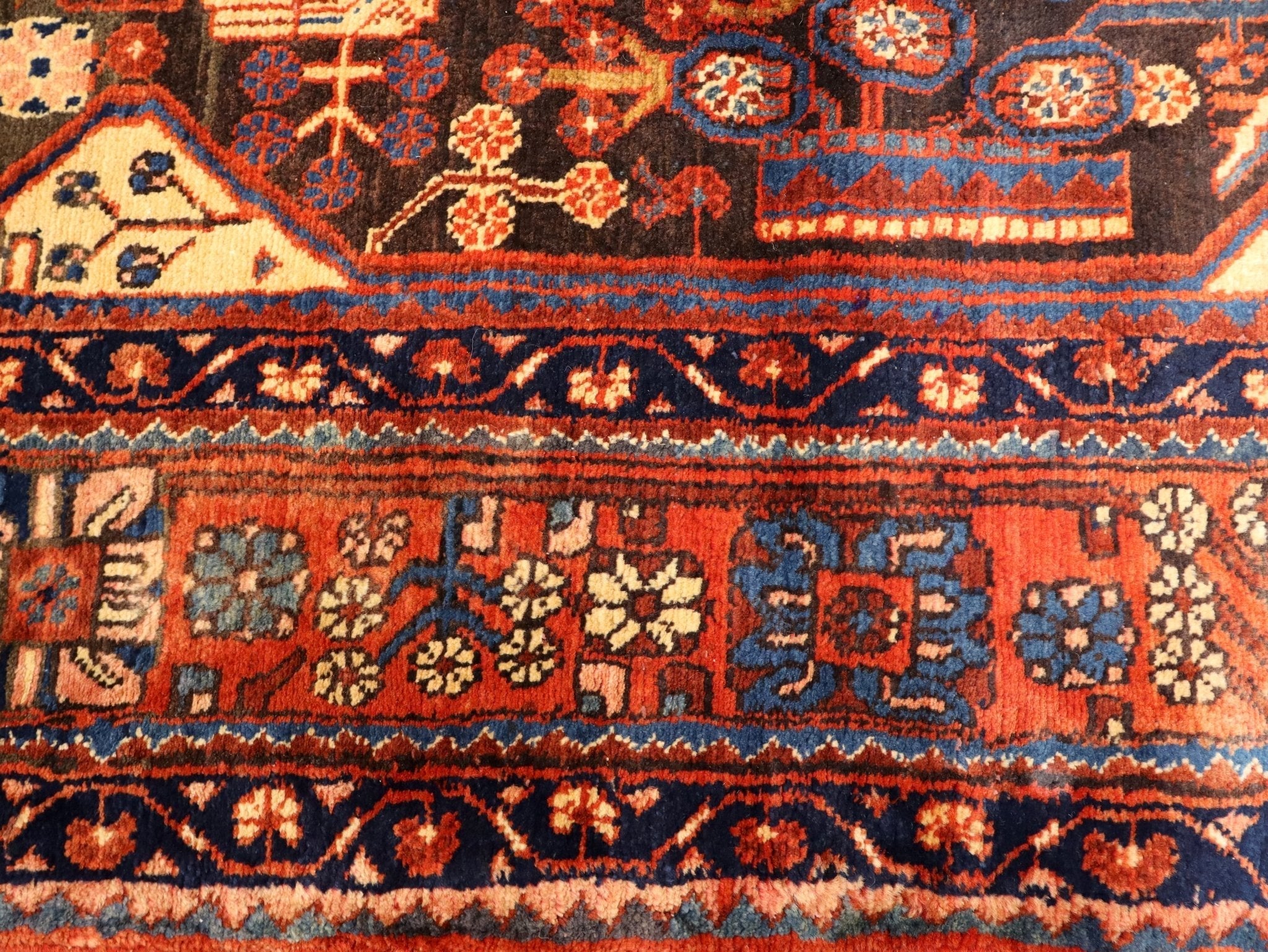 Persian Nahavand Rug | 5' 5” x 9' 7