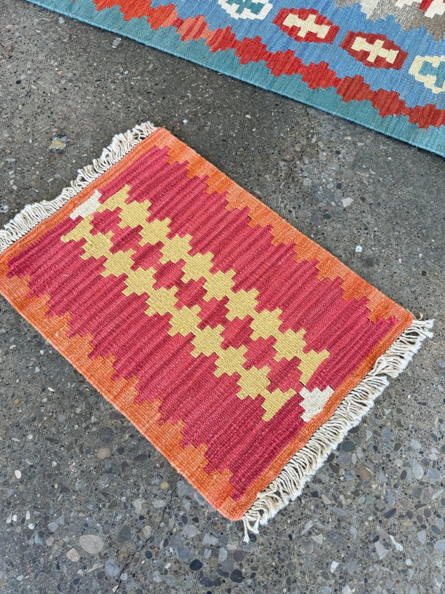 Persian Qashqai Kilim Rug | 1' 5