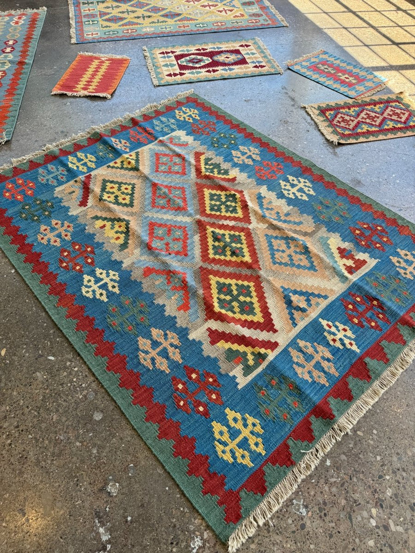 Persian Qashqai Kilim Rug | 5' 2