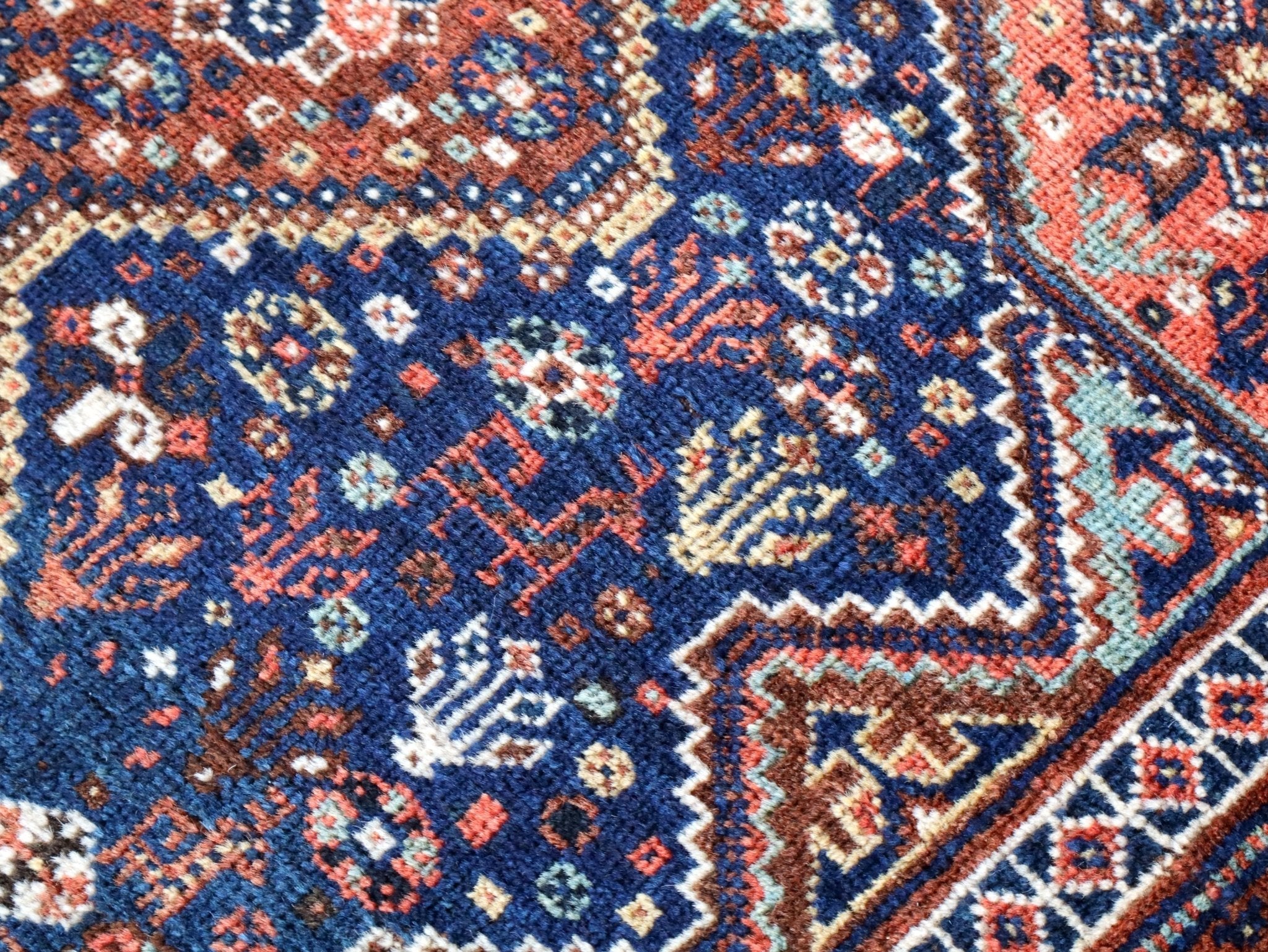 Persian Qashqai Rug | 4' x 5' 1