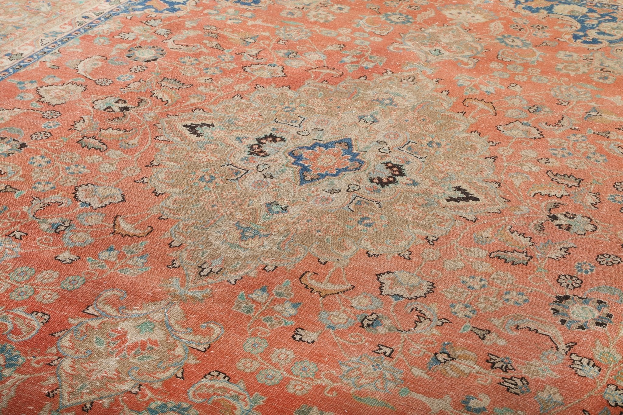 Persian Sabzevar Rug | 9' 5