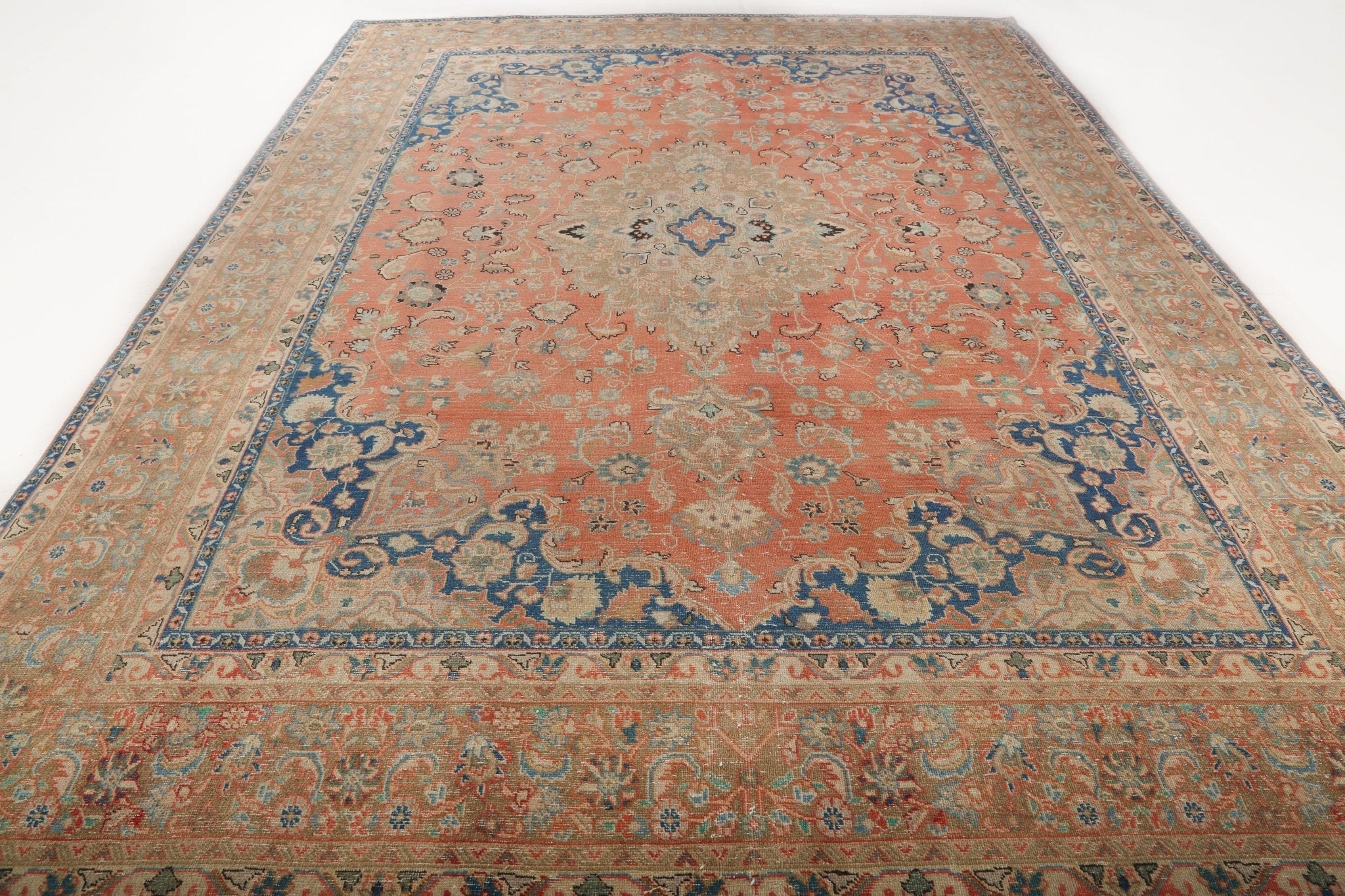 Persian Sabzevar Rug | 9' 5