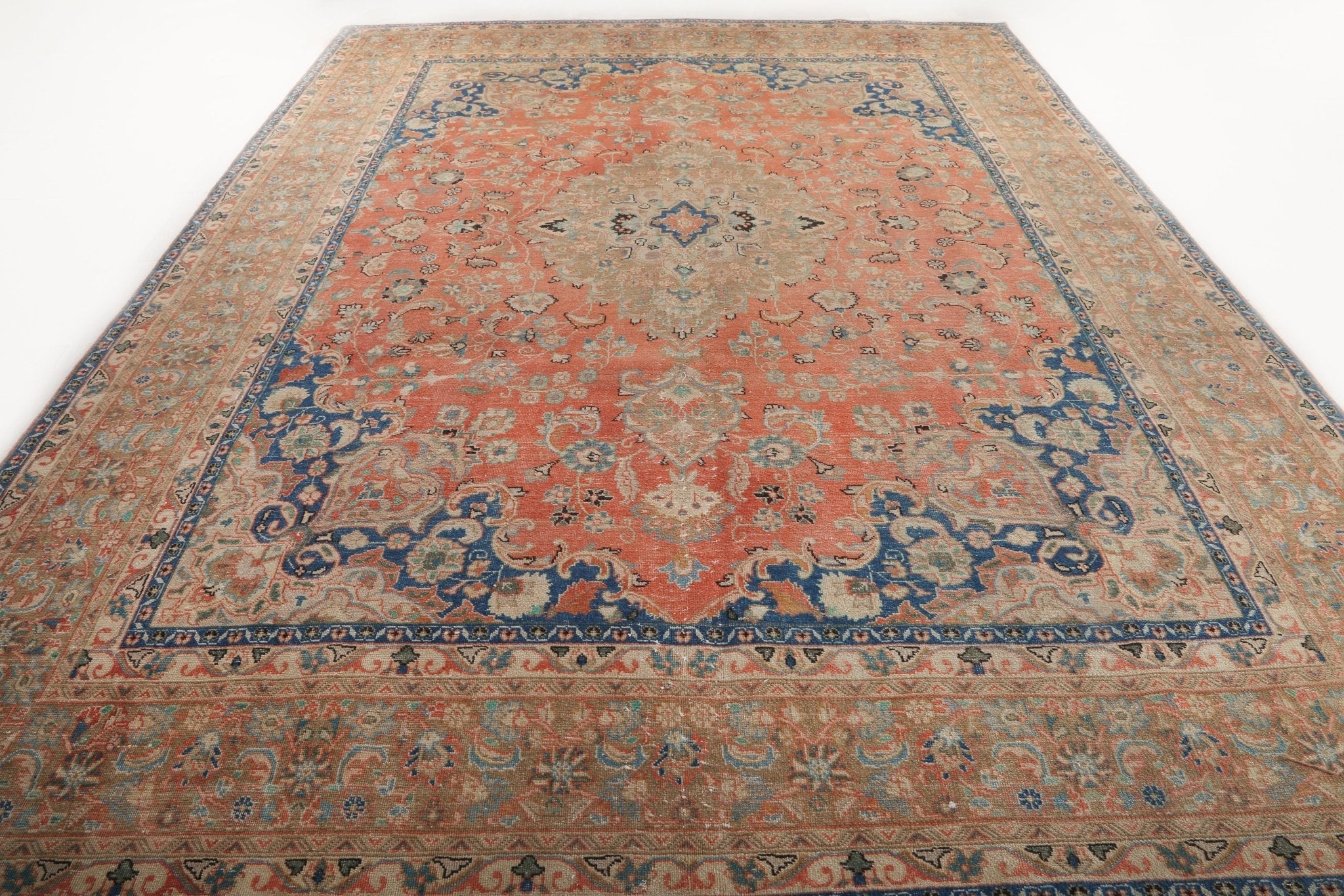 Persian Sabzevar Rug | 9' 5
