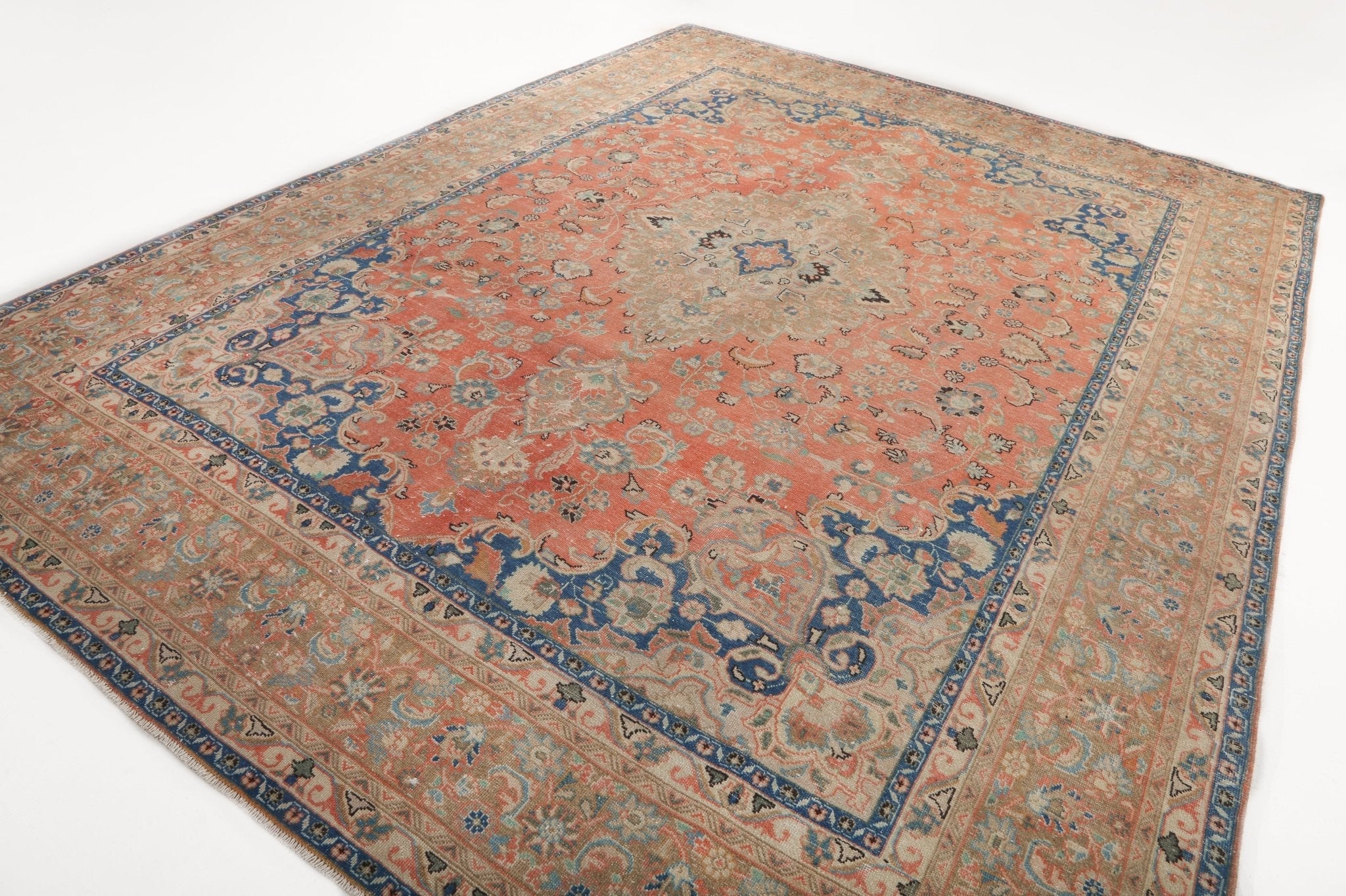 Persian Sabzevar Rug | 9' 5