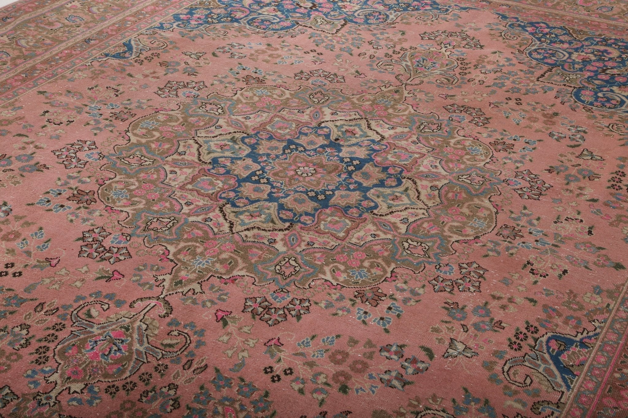 Persian Sabzevar Rug | 9' 6