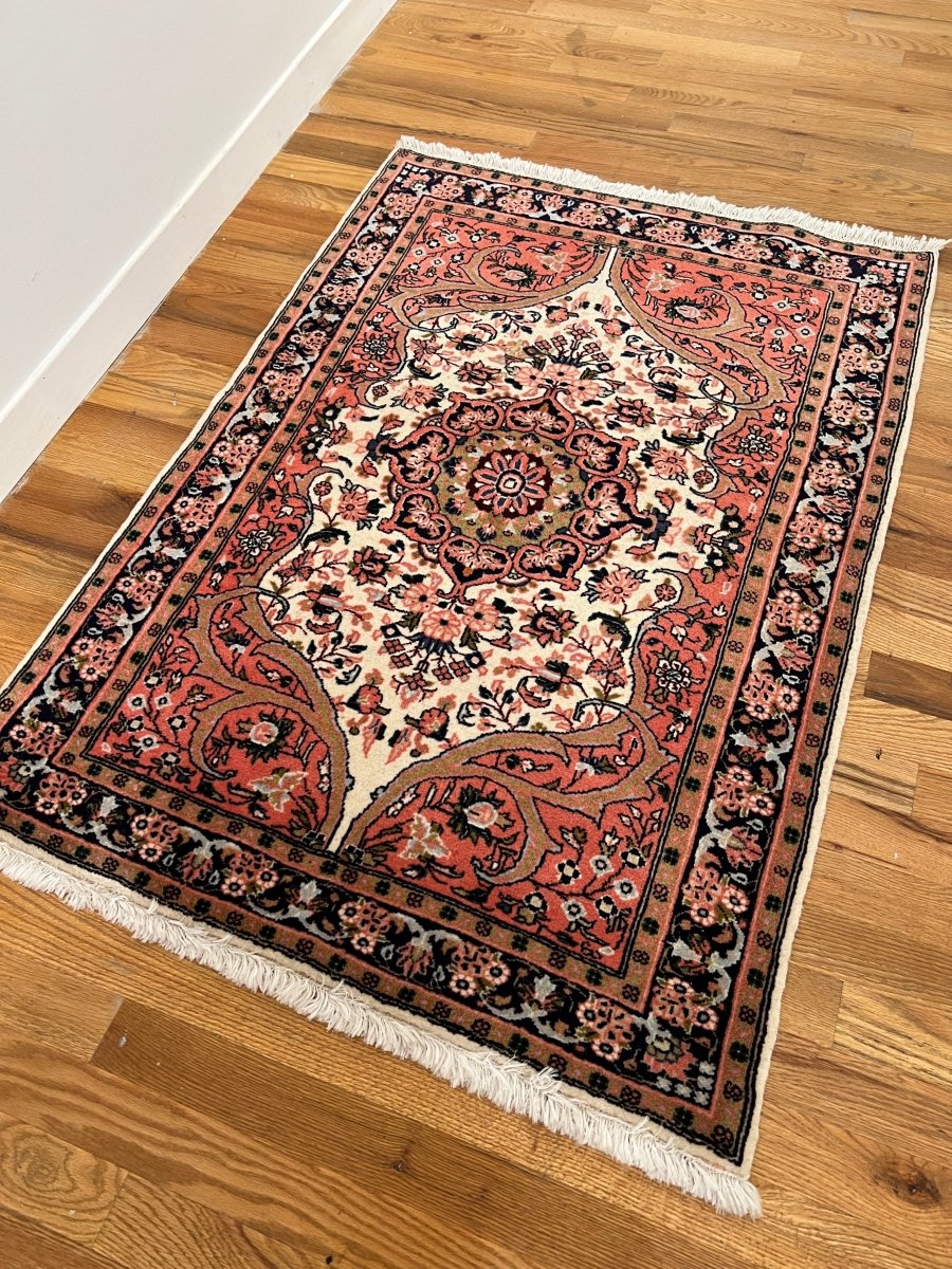 Persian Sarouk Rug | 2' 9