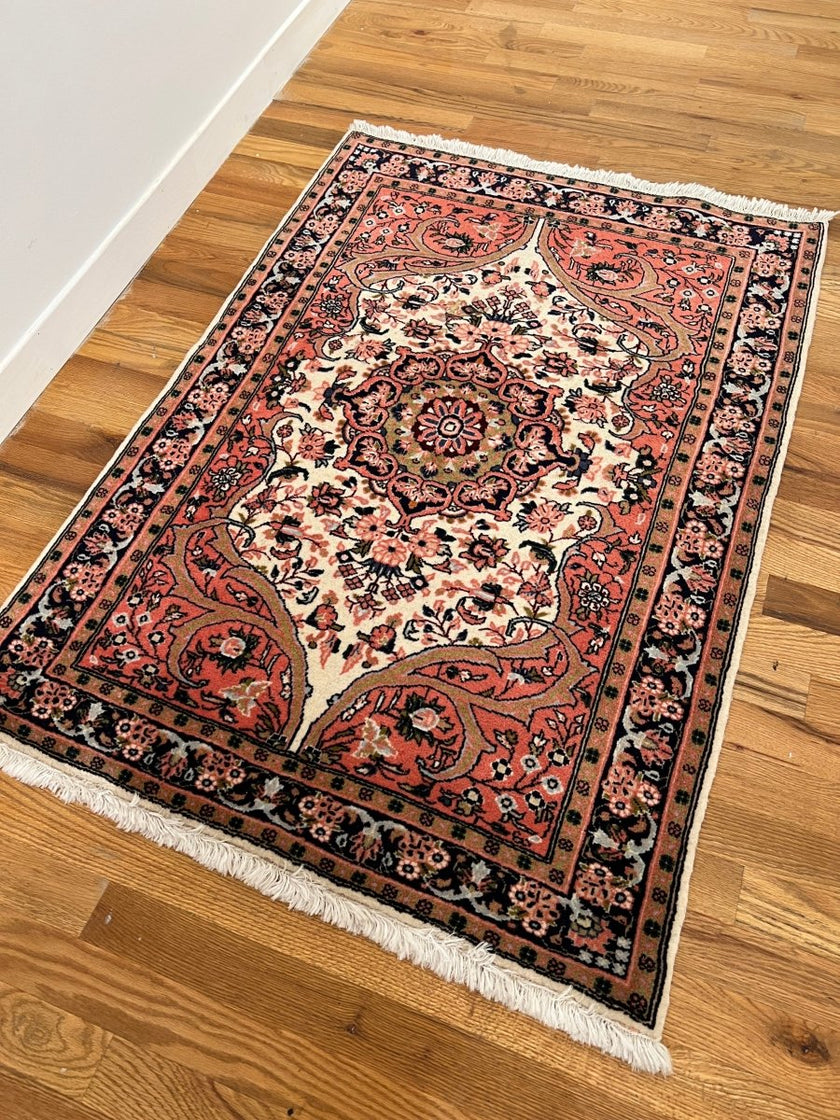 Persian Sarouk Rug | 2' 9