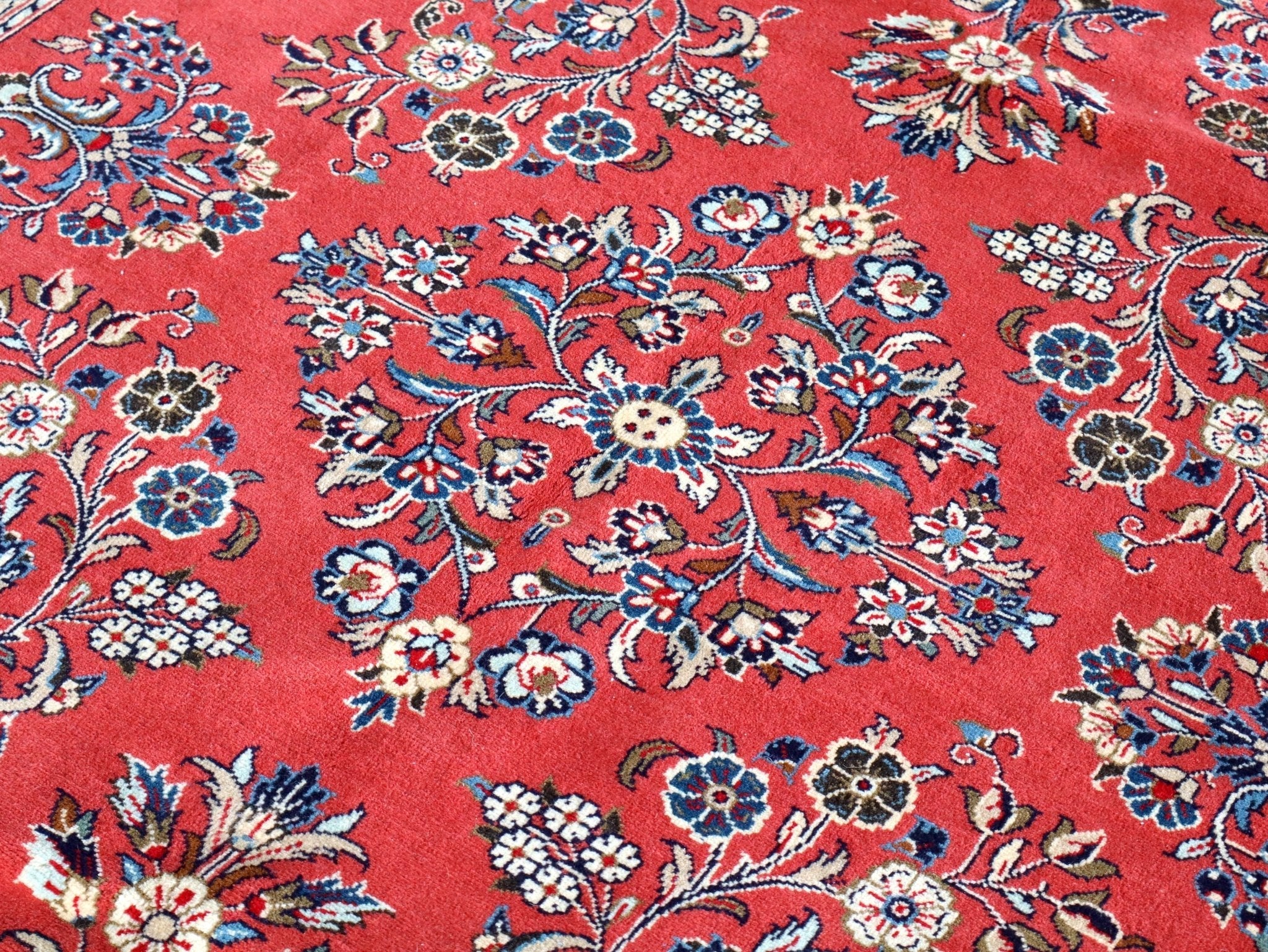 Persian Sarouk Rug | 6' 11