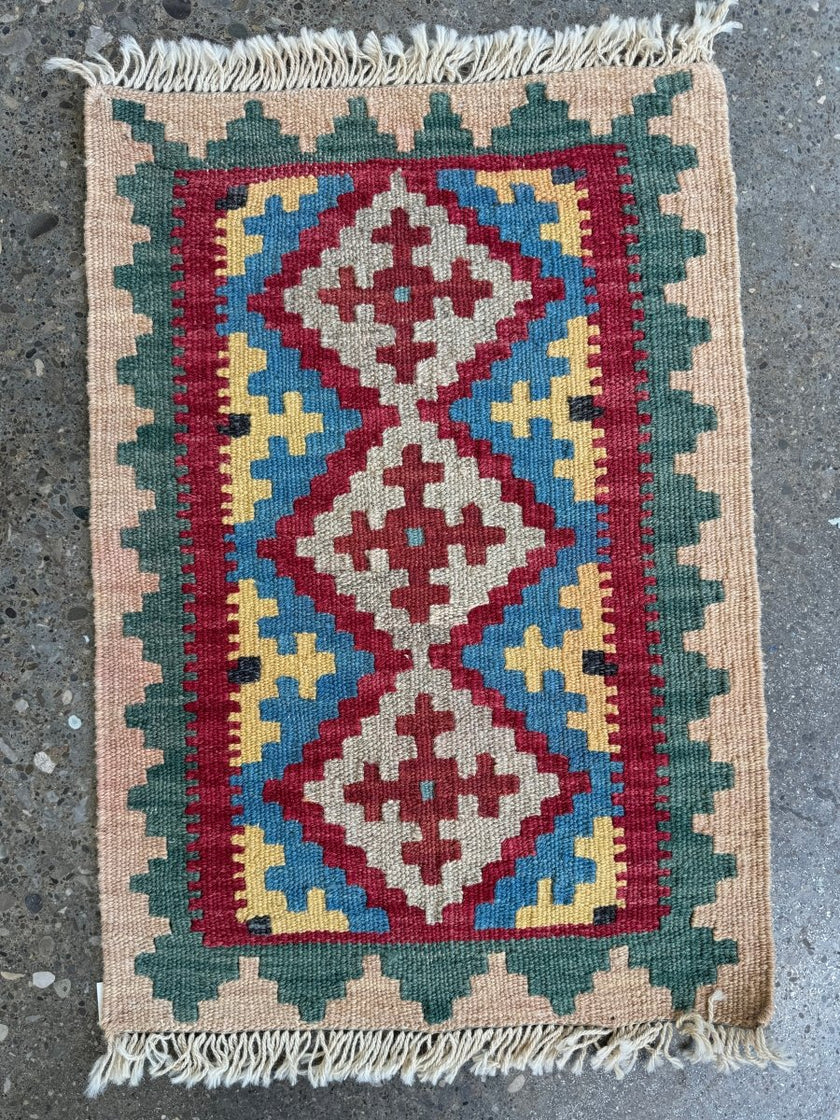 Persian Shiraz Kilim Rug | 1' 7