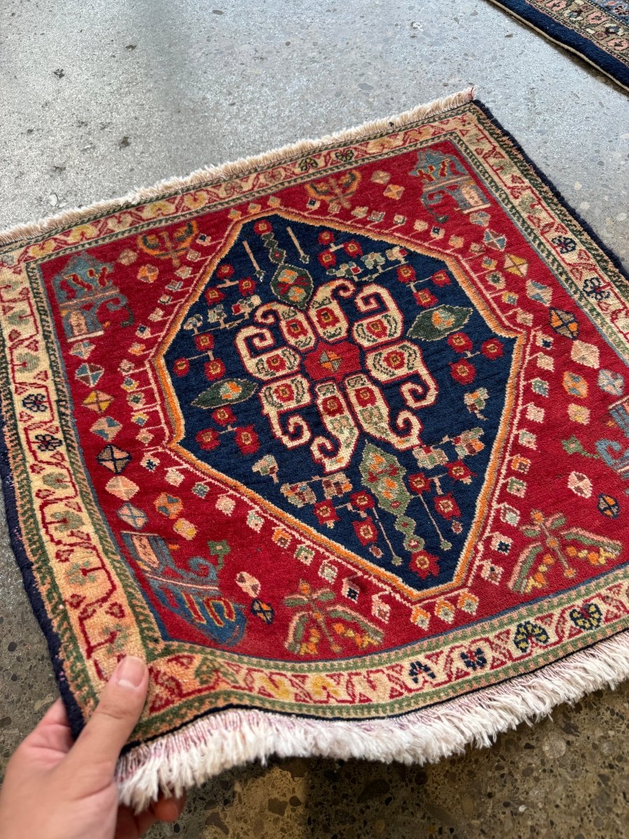 Persian Shiraz Rug | 1' 12