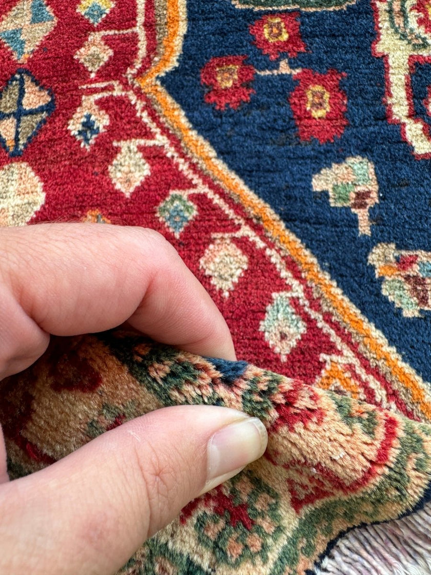 Persian Shiraz Rug | 1' 12