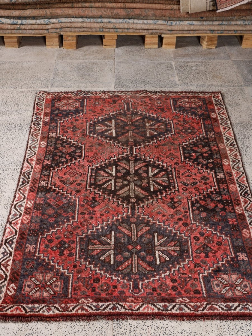 Persian Shiraz Rug | 3' 5” x 5' 3