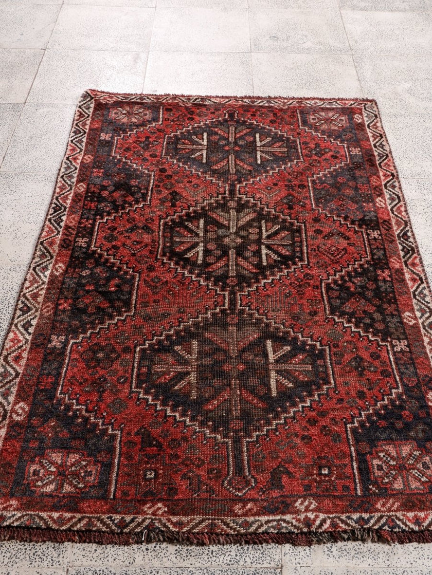 Persian Shiraz Rug | 3' 5” x 5' 3