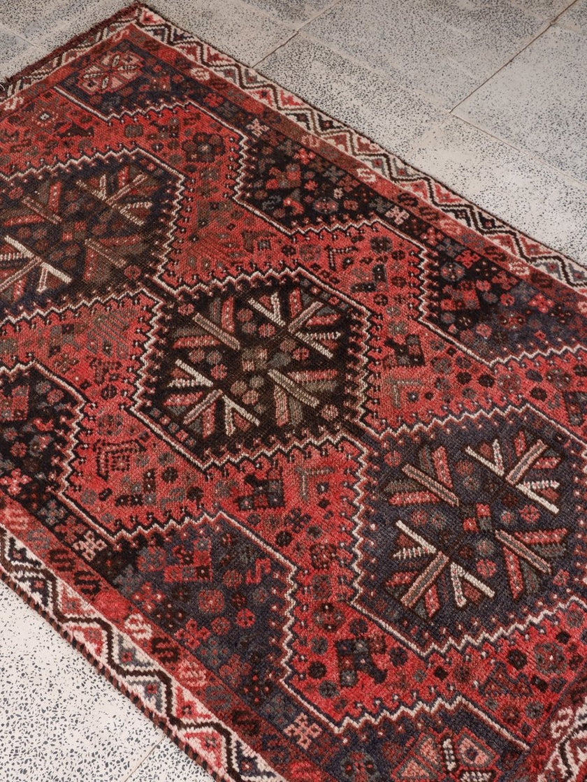 Persian Shiraz Rug | 3' 5” x 5' 3