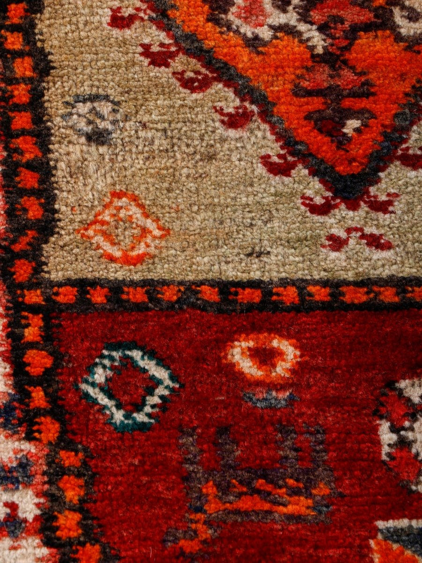 Persian Shiraz Rug | 4' 2” x 7' 10