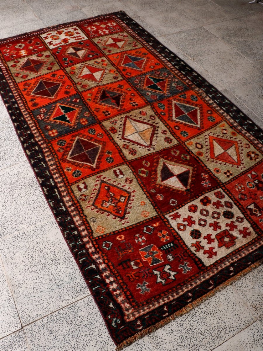 Persian Shiraz Rug | 4' 2” x 7' 10