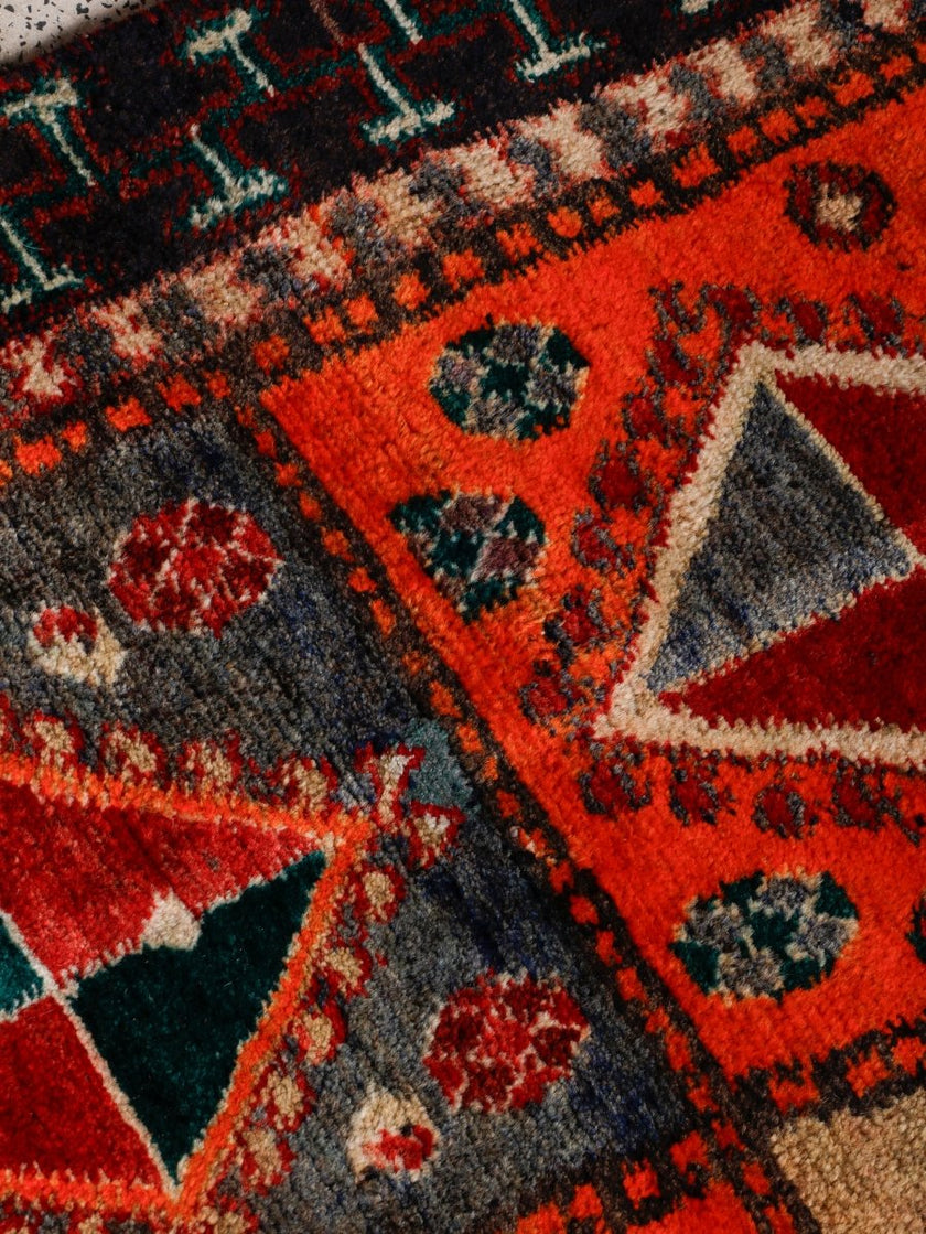 Persian Shiraz Rug | 4' 2” x 7' 10