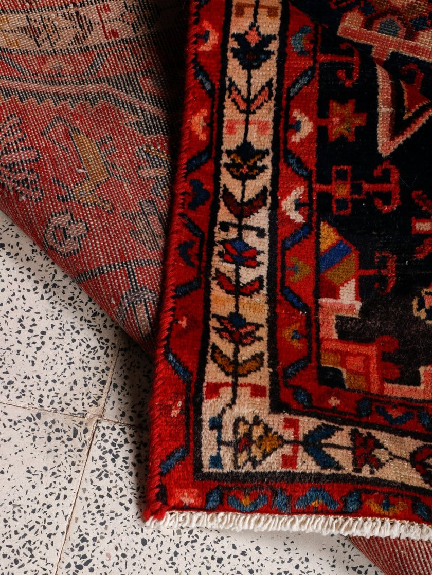 Persian Shiraz Rug | 4' 2” x 7' 10