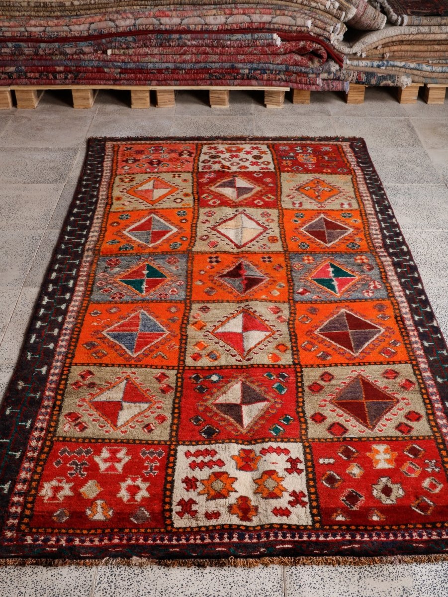 Persian Shiraz Rug | 4' 2” x 7' 10