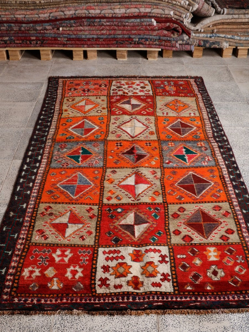 Persian Shiraz Rug | 4' 2” x 7' 10