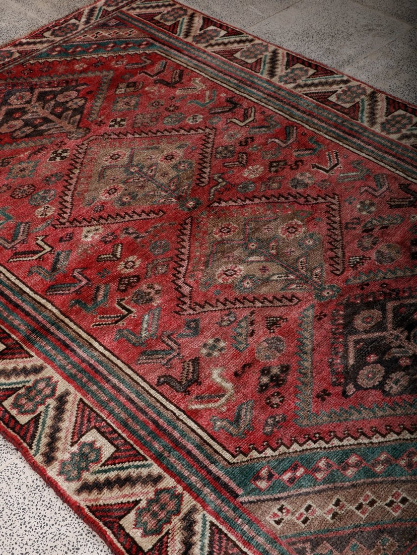 Persian Shiraz Rug | 4' 9” x 6' 9