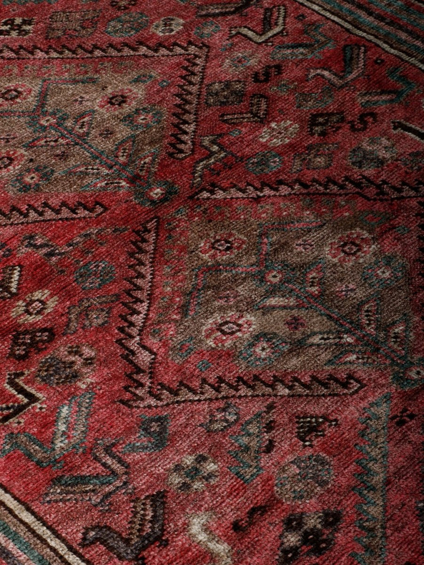 Persian Shiraz Rug | 4' 9” x 6' 9