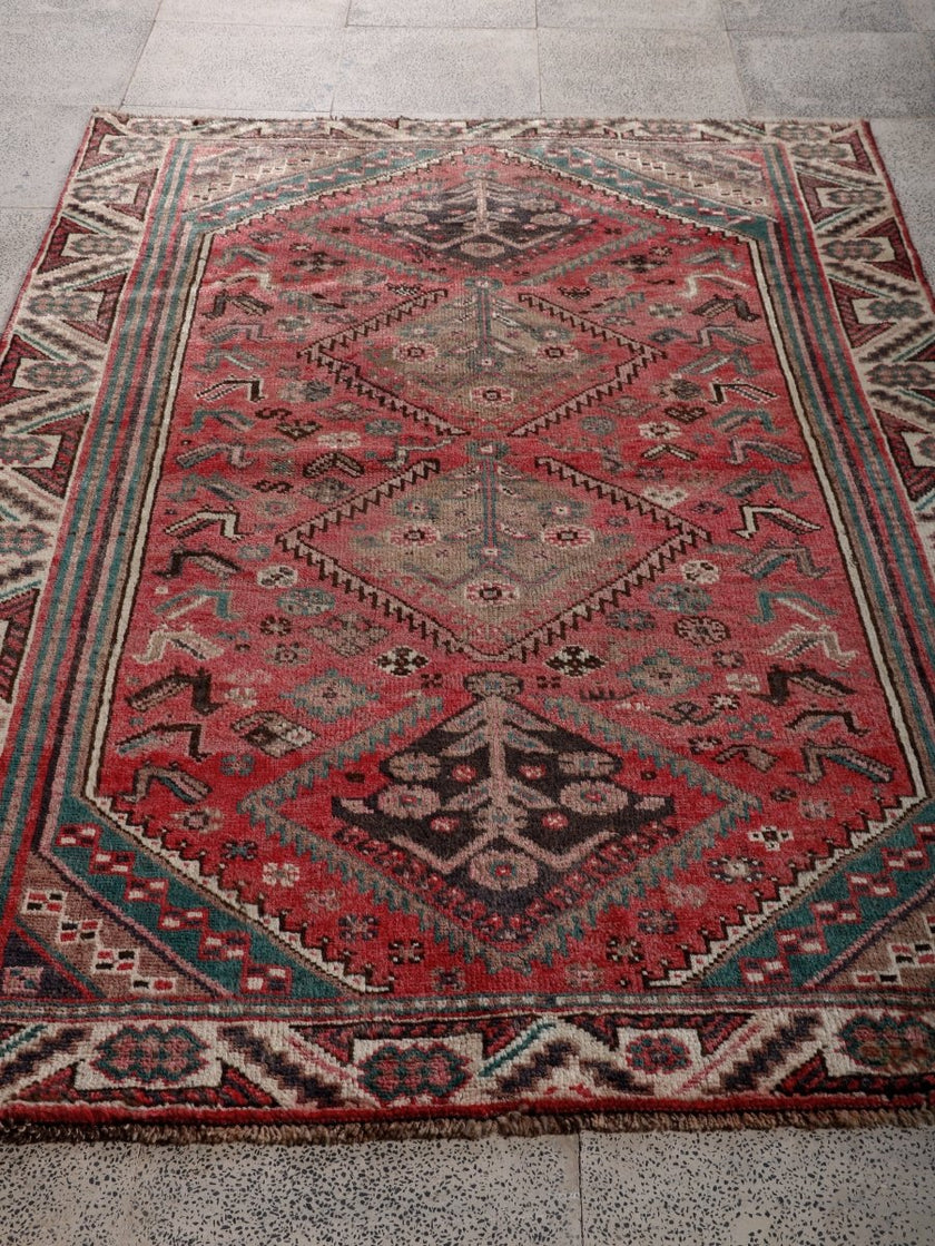 Persian Shiraz Rug | 4' 9” x 6' 9