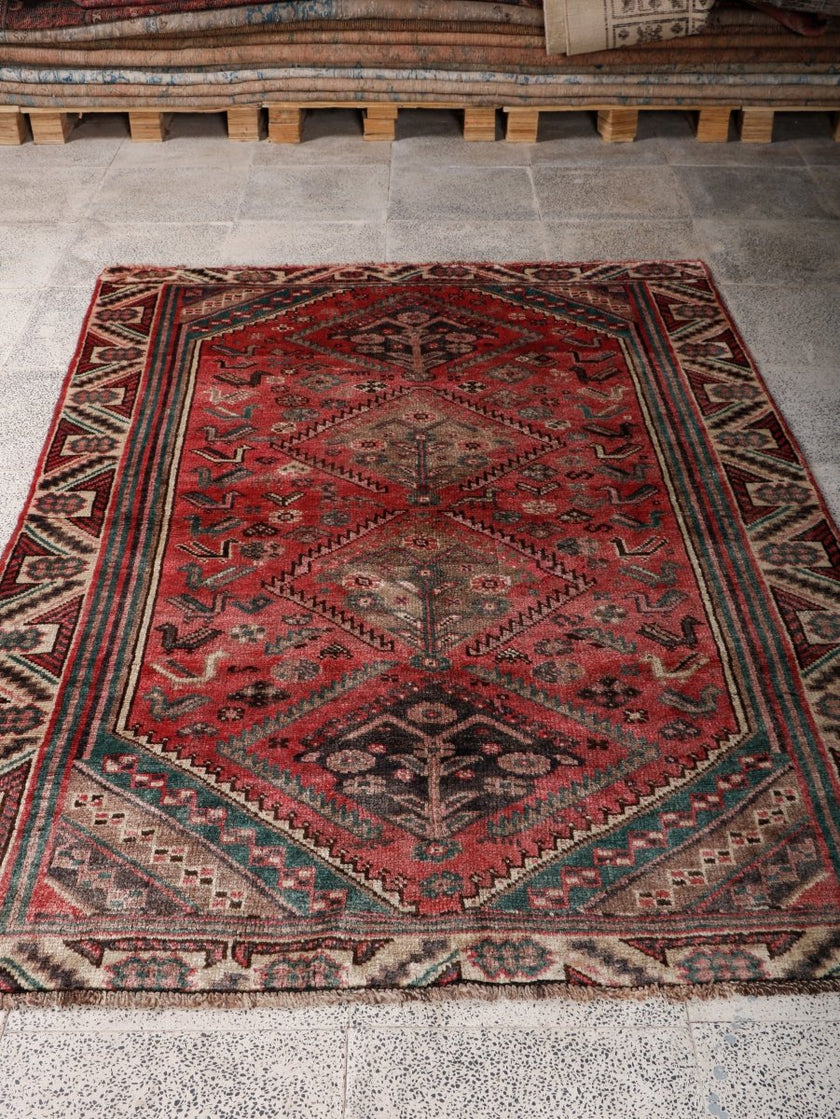 Persian Shiraz Rug | 4' 9” x 6' 9
