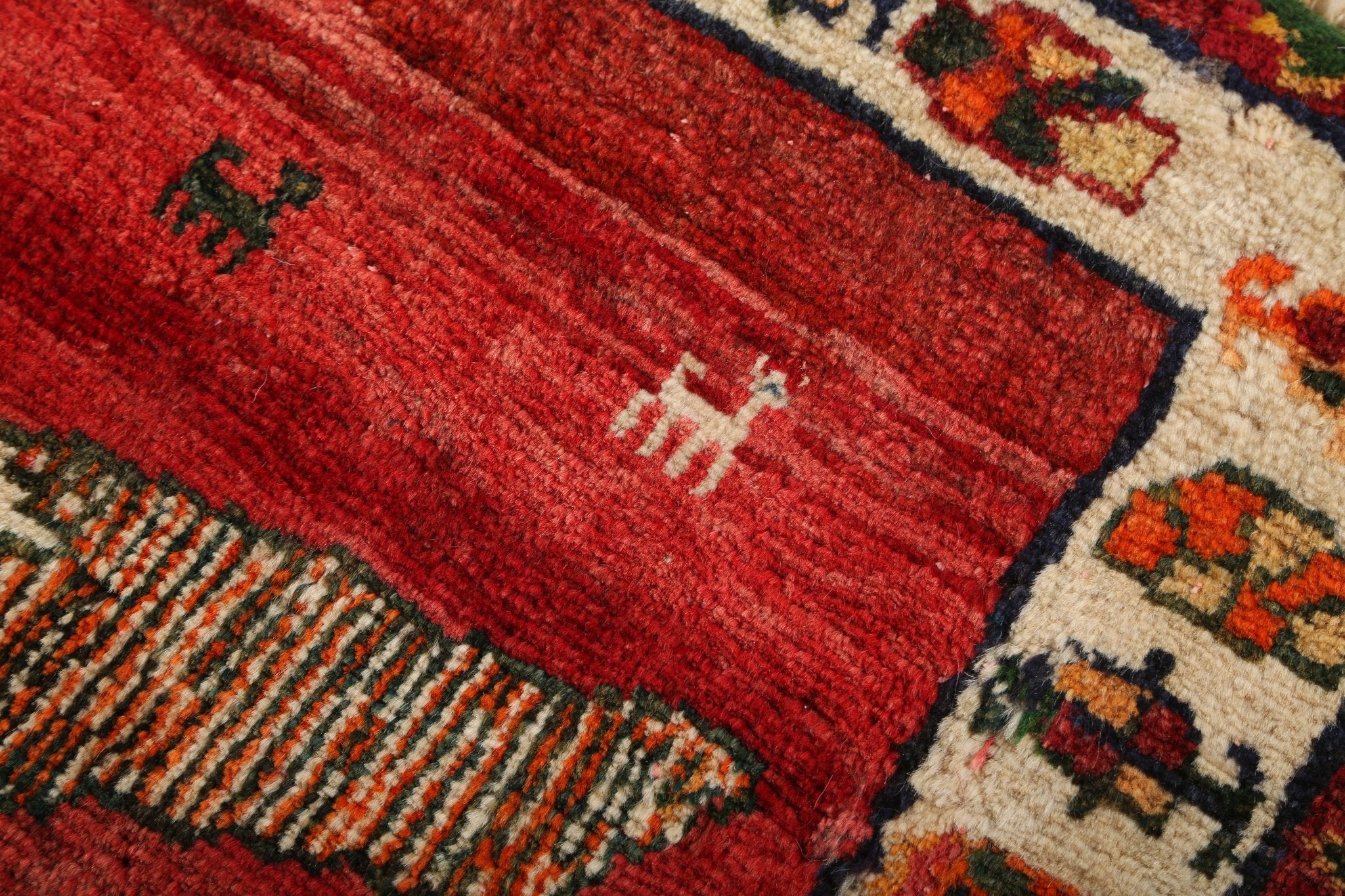 Persian Shiraz Rug | 5' 11