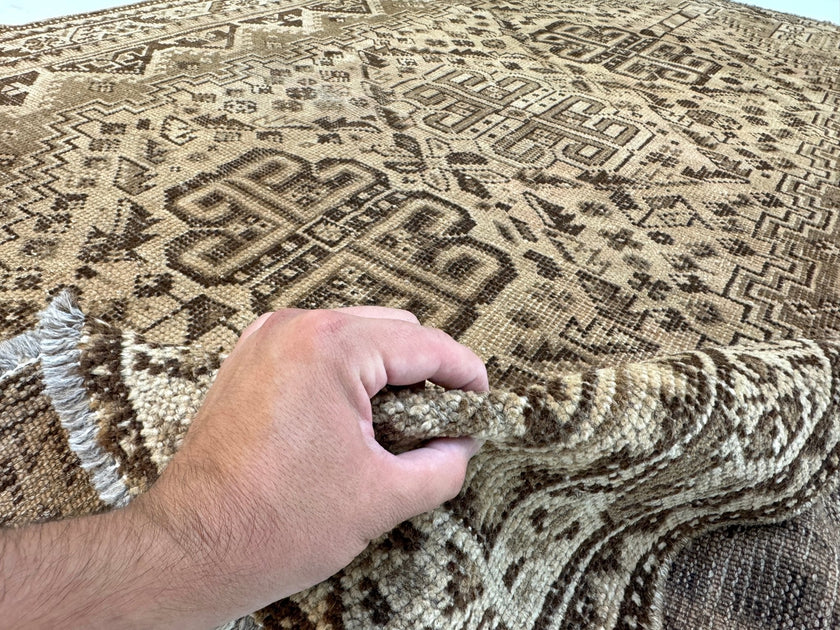 Persian Shiraz Rug | 5' 5” x 7' 11