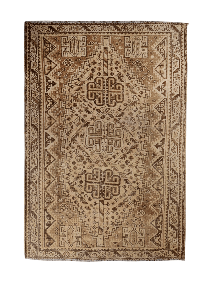 Persian Shiraz Rug | 5' 5” x 7' 11