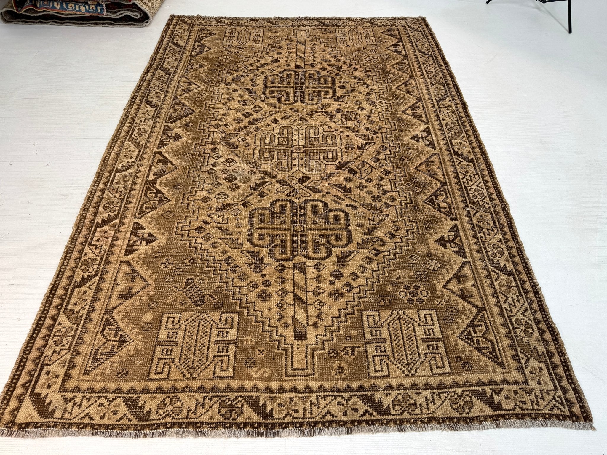 Persian Shiraz Rug | 5' 5” x 7' 11