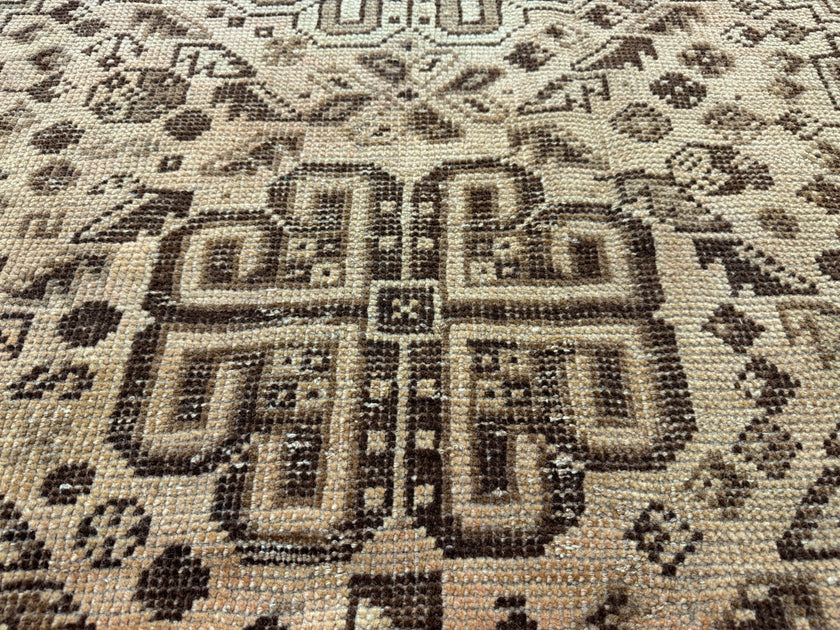 Persian Shiraz Rug | 5' 5” x 7' 11