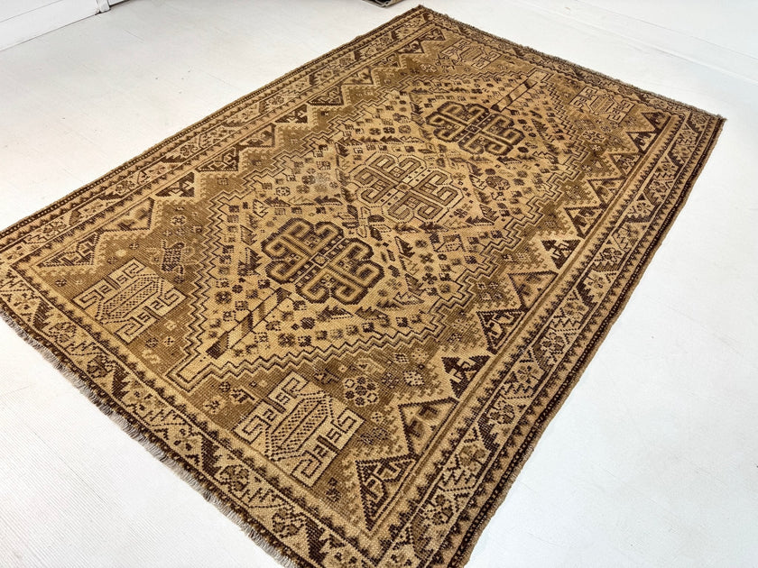 Persian Shiraz Rug | 5' 5” x 7' 11