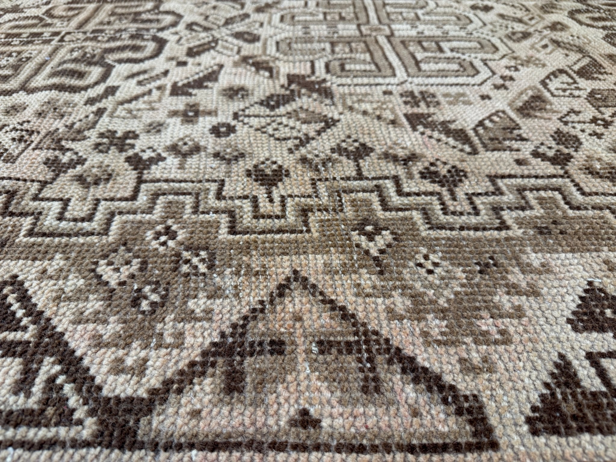 Persian Shiraz Rug | 5' 5” x 7' 11